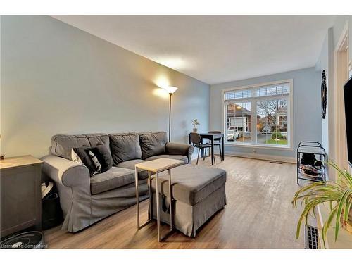 62 Houghton Avenue N, Hamilton, ON - Indoor Photo Showing Living Room