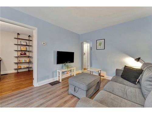 62 Houghton Avenue N, Hamilton, ON - Indoor Photo Showing Living Room