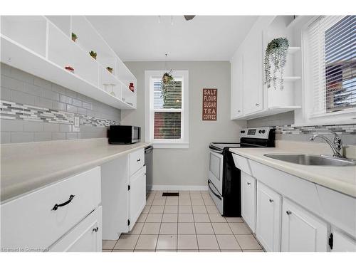 124 East 43Rd Street, Hamilton, ON - Indoor Photo Showing Kitchen