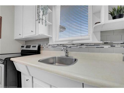 124 East 43Rd Street, Hamilton, ON - Indoor Photo Showing Kitchen