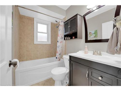 124 East 43Rd Street, Hamilton, ON - Indoor Photo Showing Bathroom