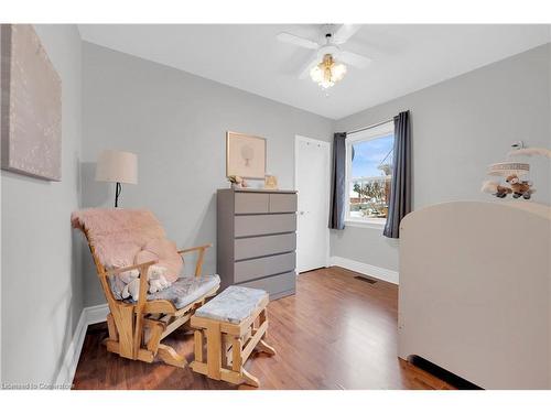 124 East 43Rd Street, Hamilton, ON - Indoor Photo Showing Bedroom