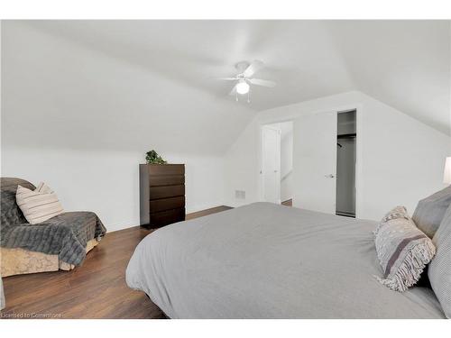 124 East 43Rd Street, Hamilton, ON - Indoor Photo Showing Bedroom