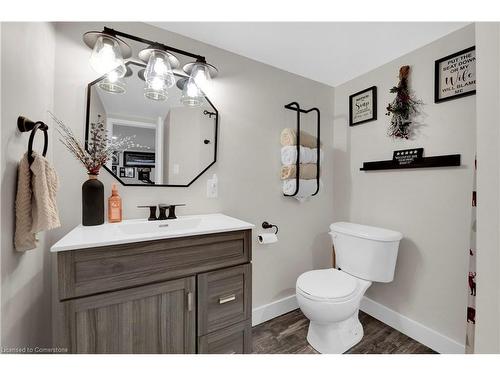 124 East 43Rd Street, Hamilton, ON - Indoor Photo Showing Bathroom