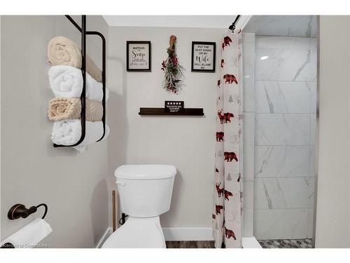 124 East 43Rd Street, Hamilton, ON - Indoor Photo Showing Bathroom