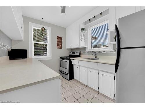 124 East 43Rd Street, Hamilton, ON - Indoor Photo Showing Kitchen