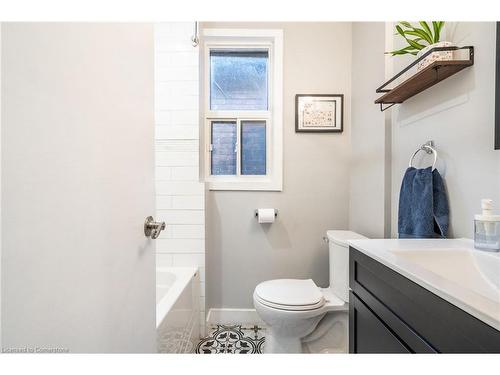 166 Catharine Street N, Hamilton, ON - Indoor Photo Showing Bathroom