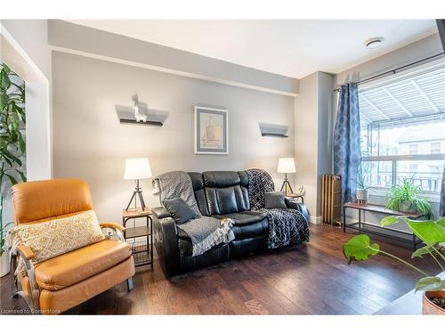 166 Catharine Street N, Hamilton, ON - Indoor Photo Showing Living Room