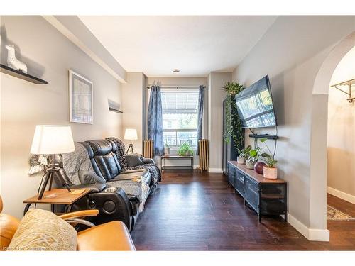 166 Catharine Street N, Hamilton, ON - Indoor Photo Showing Living Room