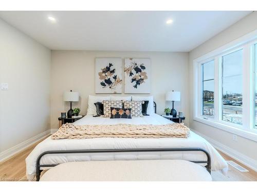 7 Bartlett Avenue, Grimsby, ON - Indoor Photo Showing Bedroom