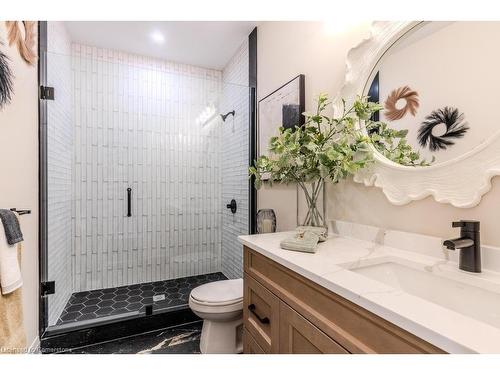 7 Bartlett Avenue, Grimsby, ON - Indoor Photo Showing Bathroom