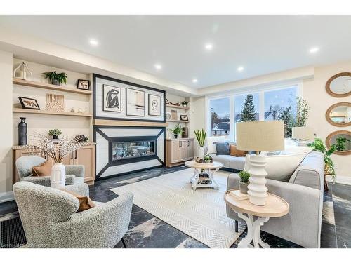 7 Bartlett Avenue, Grimsby, ON - Indoor Photo Showing Living Room With Fireplace