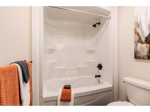 7 Bartlett Avenue, Grimsby, ON - Indoor Photo Showing Bathroom