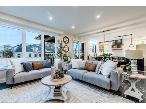 7 Bartlett Avenue, Grimsby, ON - Indoor Photo Showing Living Room