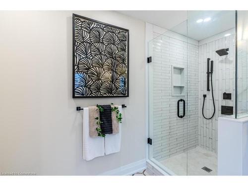 7 Bartlett Avenue, Grimsby, ON - Indoor Photo Showing Bathroom