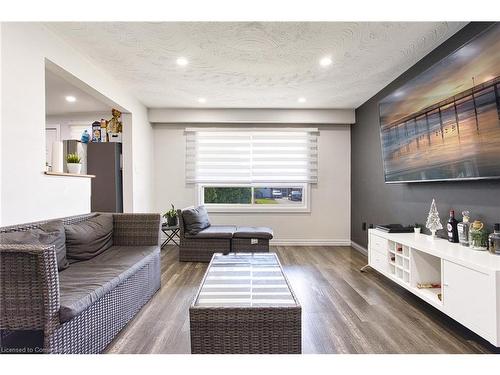 191 Margaret Avenue, Hamilton, ON - Indoor Photo Showing Living Room