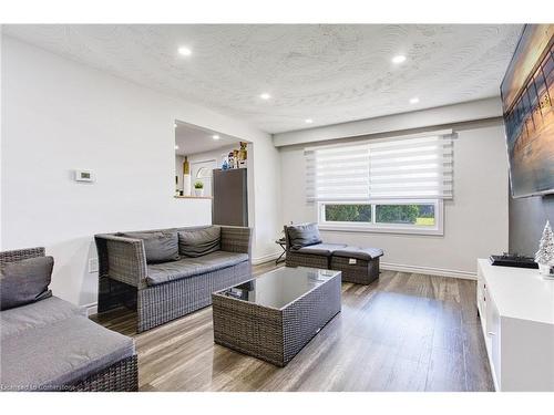 191 Margaret Avenue, Hamilton, ON - Indoor Photo Showing Living Room