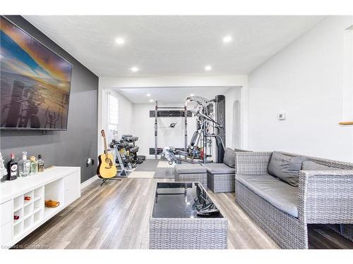 191 Margaret Avenue, Hamilton, ON - Indoor Photo Showing Living Room