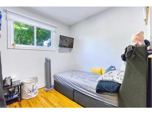 191 Margaret Avenue, Hamilton, ON - Indoor Photo Showing Bedroom