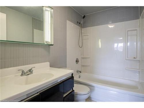 54 Fairway Drive, Hamilton, ON - Indoor Photo Showing Bathroom