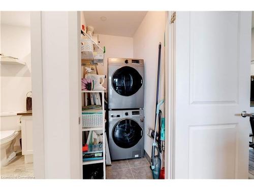 404-35 Southshore Crescent, Stoney Creek, ON - Indoor Photo Showing Laundry Room