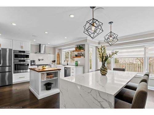 504 Mathewman Crescent, Burlington, ON - Indoor Photo Showing Kitchen