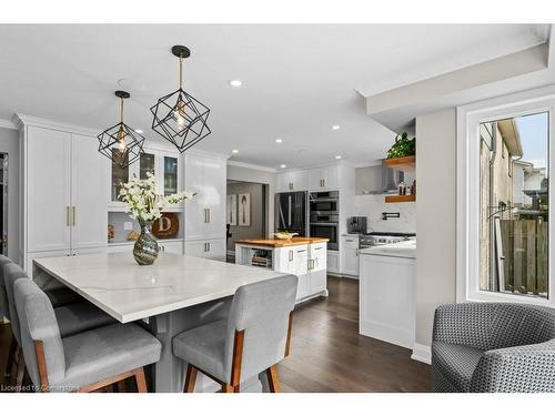 504 Mathewman Crescent, Burlington, ON - Indoor Photo Showing Dining Room