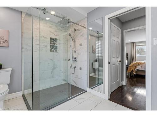 504 Mathewman Crescent, Burlington, ON - Indoor Photo Showing Bathroom