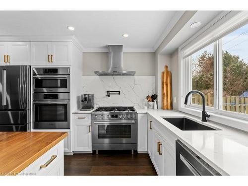 504 Mathewman Crescent, Burlington, ON - Indoor Photo Showing Kitchen With Upgraded Kitchen