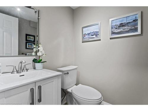 504 Mathewman Crescent, Burlington, ON - Indoor Photo Showing Bathroom