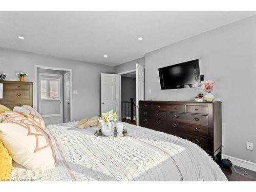 504 Mathewman Crescent, Burlington, ON - Indoor Photo Showing Bedroom