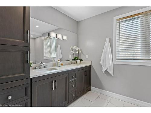 504 Mathewman Crescent, Burlington, ON - Indoor Photo Showing Bathroom