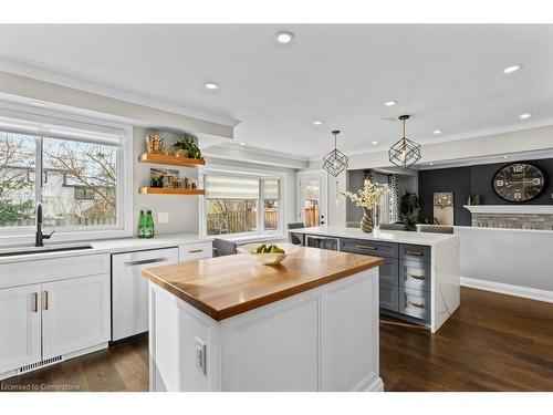 504 Mathewman Crescent, Burlington, ON - Indoor Photo Showing Kitchen