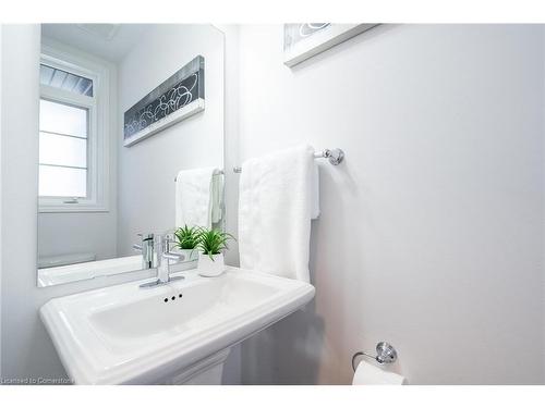 4012 Crown Street, Beamsville, ON - Indoor Photo Showing Bathroom