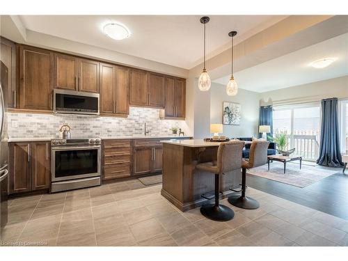 4012 Crown Street, Beamsville, ON - Indoor Photo Showing Kitchen With Upgraded Kitchen