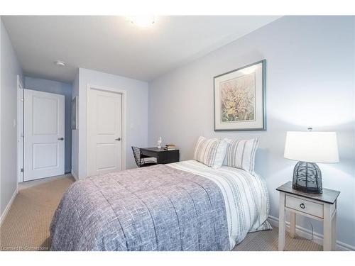 4012 Crown Street, Beamsville, ON - Indoor Photo Showing Bedroom