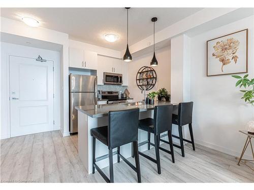 537-101 Shoreview Place, Hamilton, ON - Indoor Photo Showing Kitchen With Upgraded Kitchen