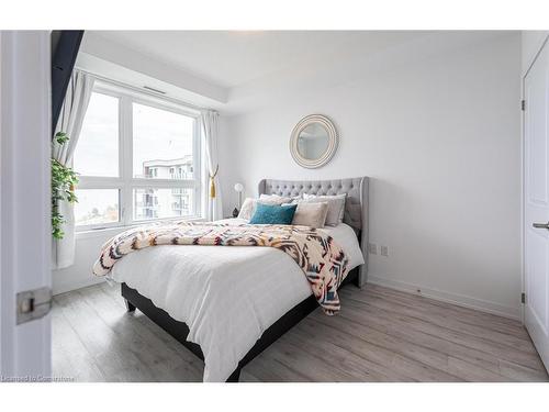 537-101 Shoreview Place, Hamilton, ON - Indoor Photo Showing Bedroom