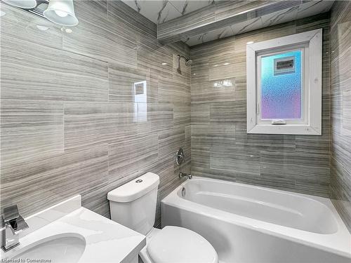 57 Princess Street, Hamilton, ON - Indoor Photo Showing Bathroom