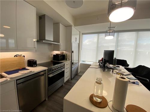 1603-500 Brock Avenue, Burlington, ON - Indoor Photo Showing Kitchen