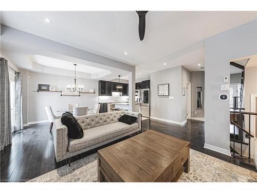 48 Madonna Drive, Hamilton, ON - Indoor Photo Showing Living Room