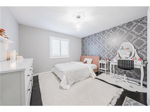 48 Madonna Drive, Hamilton, ON - Indoor Photo Showing Bedroom