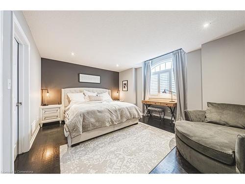 48 Madonna Drive, Hamilton, ON - Indoor Photo Showing Bedroom