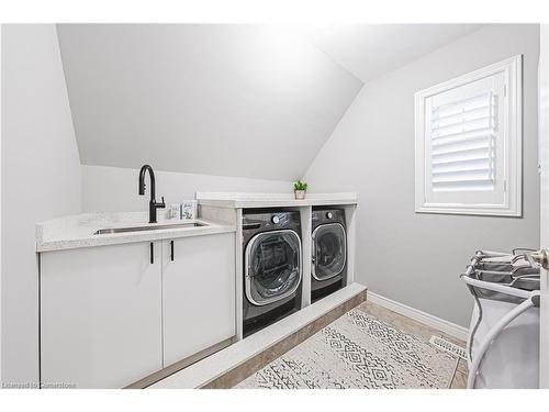 48 Madonna Drive, Hamilton, ON - Indoor Photo Showing Laundry Room