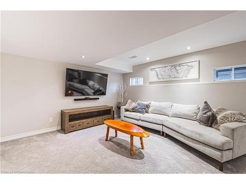 48 Madonna Drive, Hamilton, ON - Indoor Photo Showing Living Room