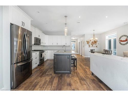 10-740 Main Street E, Dunnville, ON - Indoor Photo Showing Kitchen With Upgraded Kitchen