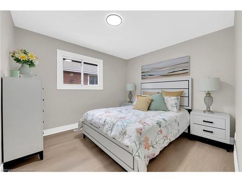 67 Glendee Road, Hamilton, ON - Indoor Photo Showing Bedroom