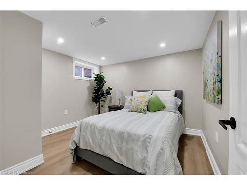 67 Glendee Road, Hamilton, ON - Indoor Photo Showing Bedroom