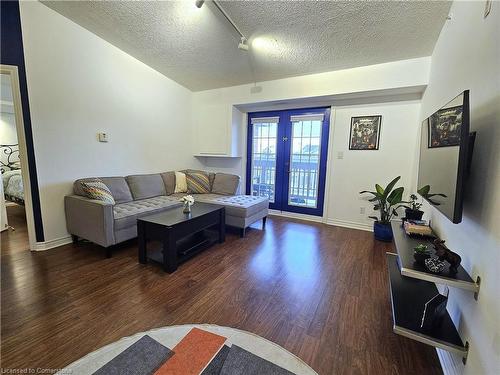 408-4013 Kilmer Drive, Burlington, ON - Indoor Photo Showing Living Room