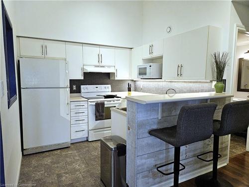 408-4013 Kilmer Drive, Burlington, ON - Indoor Photo Showing Kitchen